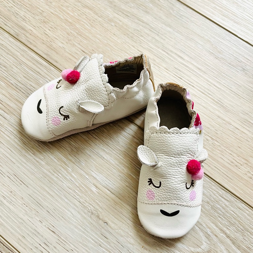 6-12 month Robeez NEW